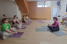 Den meditace a jógy